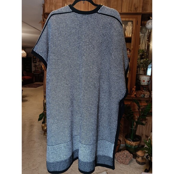Dillard's All Oversize 42" Long Poncho Black White Plus size sweater wrap - Picture 3 of 5